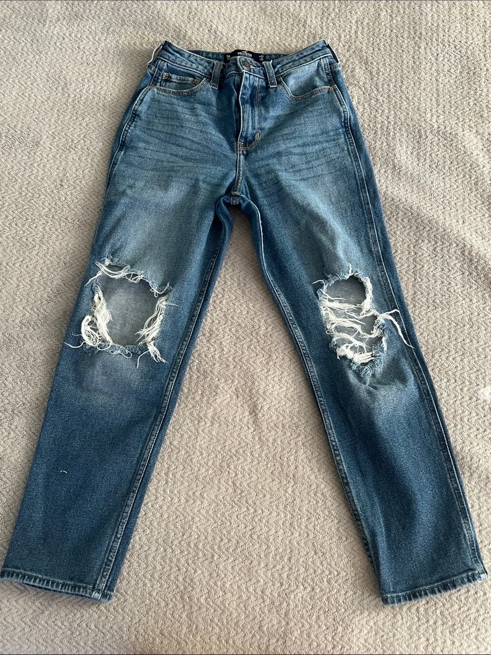 NWOT Hollister Ultra High Rise Mom Jeans Dark Wash Size 5R 27 Distressed